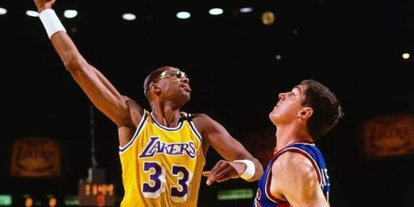 40岁詹姆斯，40岁贾巴尔，40岁乔丹，差距一目了然！|洛杉矶湖人队|明尼苏达森林狼队|华盛顿奇才队|迈克尔·乔丹|篮板_新浪体育_新浪新闻