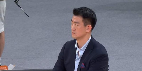 赛程安排-半场49-49！胡金秋爆发独砍22分，广厦领先两位数被抹平，想赢难