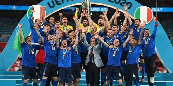 LOL世界赛2025-马德兴现场观欧洲杯随感②：曼奇尼复制郎平模式？