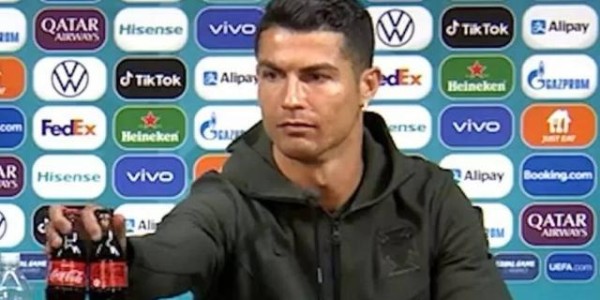 直播观看-C罗拒绝跟可乐同框是虚伪？不是！葡国牙医感谢他！