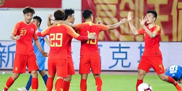 国足这个位置将率先完成新老交替，三位新星携手上位，值得期待|于金永|李昊|中国队|美加墨世界杯|中国男足_新浪体育_新浪新闻