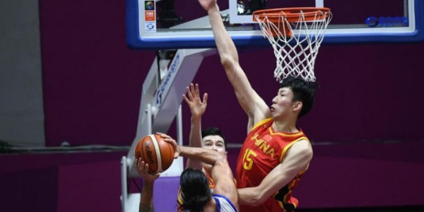 从中国男篮惊险逆转台北队的过程看：周琦在国家队尚有一席之地