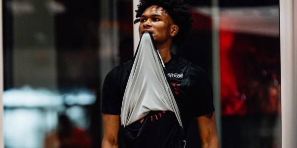 前锋变后卫？美媒评26大得分后卫，火箭队22岁新星入围！被动转型