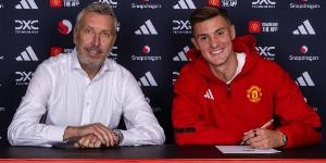 曼晚：曼联去年夏窗本应优先引进进攻球员，今夏完成锋线重建